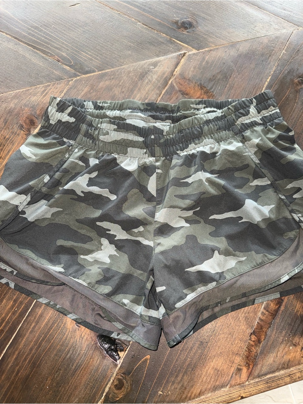 Athleta Camo Printed Mesh Racer Run Short Size Small 4” Inseam - Picture 2 of 5